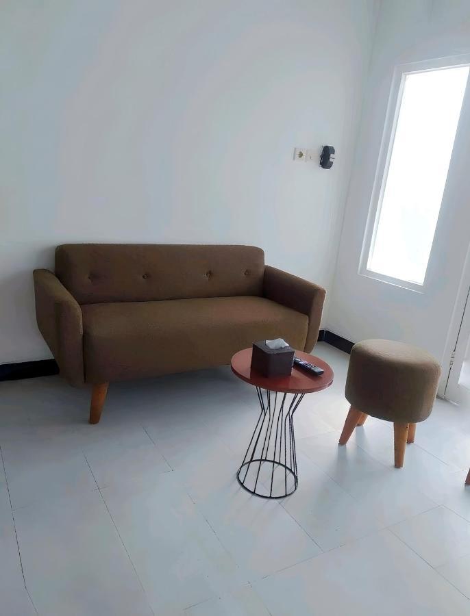 Homestay Omah Putih บันตุล ภายนอก รูปภาพ