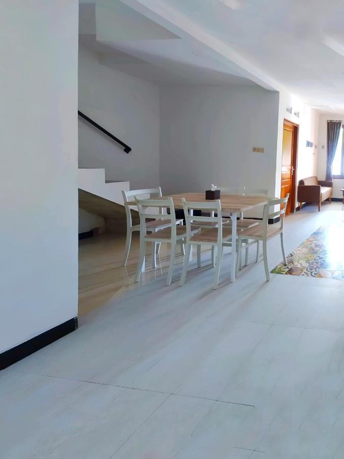Homestay Omah Putih บันตุล ภายนอก รูปภาพ